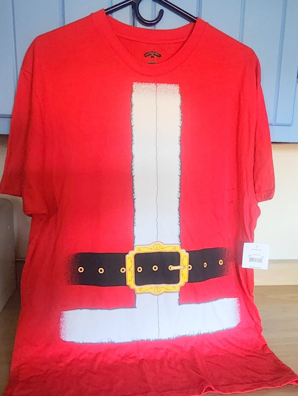 Holiday Time Santa suit Mens T-Shirt Size L 42-44 Crew Neck Short Sleeve New